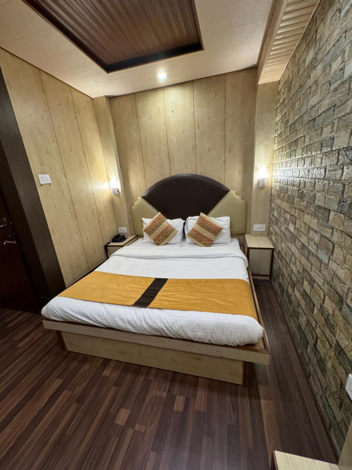 Hotel Victory Шимла Екстериор снимка